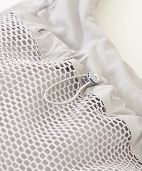 CUBE SUGAR（キューブシュガー）の「ナイロンメッシュポケットショルダーバッグ（ショルダーバッグ・レディース・グレー/ナチュラル/ブラック・M）」の13枚目の写真