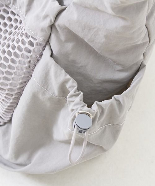 CUBE SUGAR（キューブシュガー）の「ナイロンメッシュポケットショルダーバッグ（ショルダーバッグ・レディース・グレー/ナチュラル/ブラック・M）」の14枚目の写真