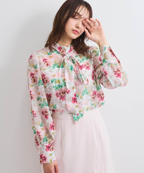 QUEENS COURT(クイーンズコート)の「フラワーシアーハイネックブラウス≪洗濯機で洗える≫(シャツ/ブラウス・レディース・パープル/ピンク/ネイビー・M)」の1枚目の写真