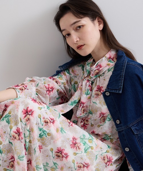QUEENS COURT(クイーンズコート)の「フラワーシアーハイネックブラウス≪洗濯機で洗える≫(シャツ/ブラウス・レディース・パープル/ピンク/ネイビー・M)」の17枚目の写真