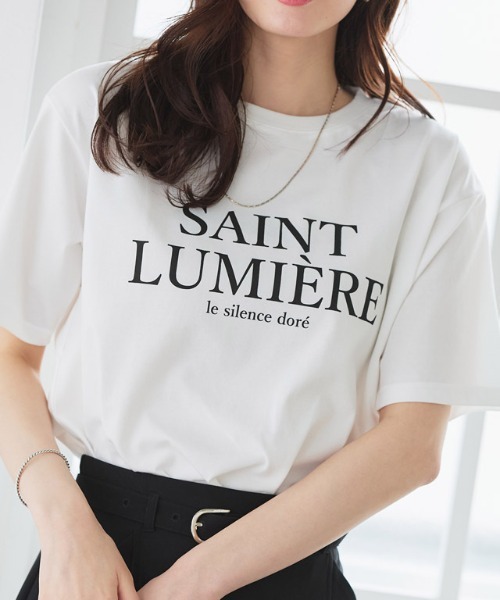 Pierrot（ピエロ）の「【接触冷感・イージーケア】オーバーサイズロゴTシャツ（Tシャツ/カットソー・レディース・ブラック系その他/ホワイト系その他2/ネイビー系/ホワイト系その他4/ホワイト系その他/ホワイト系その他3/ホワイト×シルバー/ホワイト×グレー/ホワイト×ブラック/ホワイト×ゴールド/ホワイト系その他5/チャコール・M/L）」の2枚目の写真