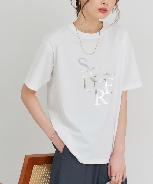 Pierrot（ピエロ）の「【接触冷感・イージーケア】オーバーサイズロゴTシャツ（Tシャツ/カットソー・レディース・ブラック系その他/ホワイト系その他2/ネイビー系/ホワイト系その他4/ホワイト系その他/ホワイト系その他3/ホワイト×シルバー/ホワイト×グレー/ホワイト×ブラック/ホワイト×ゴールド/ホワイト系その他5/チャコール・M/L）」の4枚目の写真