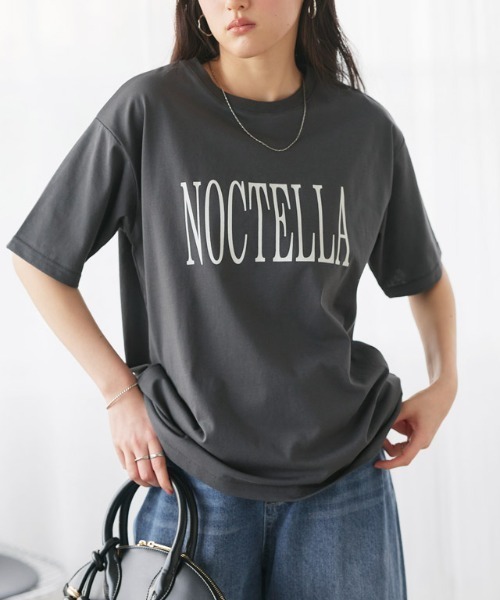 Pierrot（ピエロ）の「【接触冷感・イージーケア】オーバーサイズロゴTシャツ（Tシャツ/カットソー・レディース・ブラック系その他/ホワイト系その他2/ネイビー系/ホワイト系その他4/ホワイト系その他/ホワイト系その他3/ホワイト×シルバー/ホワイト×グレー/ホワイト×ブラック/ホワイト×ゴールド/ホワイト系その他5/チャコール・M/L）」の11枚目の写真