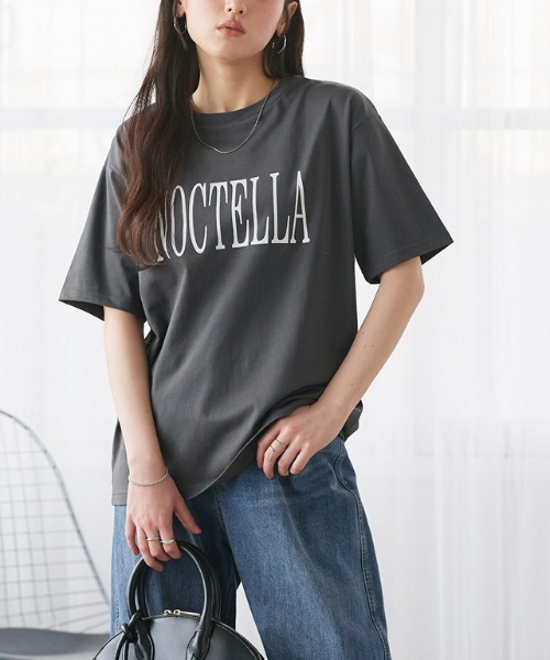 Pierrot（ピエロ）の「【接触冷感・イージーケア】オーバーサイズロゴTシャツ（Tシャツ/カットソー・レディース・ブラック系その他/ホワイト系その他2/ネイビー系/ホワイト系その他4/ホワイト系その他/ホワイト系その他3/ホワイト×シルバー/ホワイト×グレー/ホワイト×ブラック/ホワイト×ゴールド/ホワイト系その他5/チャコール・M/L）」の21枚目の写真