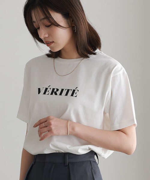 Pierrot(ピエロ)の「イージーケア オーバーサイズロゴTシャツ(Tシャツ/カットソー・レディース・ブラック系その他/ホワイト系その他2/ネイビー系/ホワイト系その他4/ホワイト系その他/ホワイト系その他3/ホワイト×シルバー/ホワイト×グレー/ホワイト×ブラック/ホワイト×ゴールド/ホワイト系その他5/チャコール・M/L/LL)」の17枚目の写真
