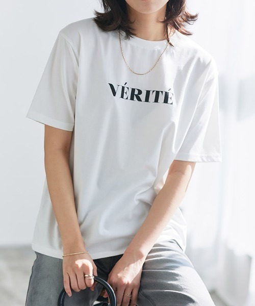 Pierrot(ピエロ)の「イージーケア オーバーサイズロゴTシャツ(Tシャツ/カットソー・レディース・ブラック系その他/ホワイト系その他2/ネイビー系/ホワイト系その他4/ホワイト系その他/ホワイト系その他3/ホワイト×シルバー/ホワイト×グレー/ホワイト×ブラック/ホワイト×ゴールド/ホワイト系その他5/チャコール・M/L/LL)」の13枚目の写真