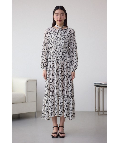 AZUL by moussy(アズールバイマウジー)の「【身長/骨格別着用画像あり】シアーチェックフラワー柄ワンピース 春服 秋服 花柄 総柄 長袖 ロングワンピース リボンタイ(ワンピース・レディース・ブラック系その他/ホワイト系その他・SMALL/MEDIUM)」の8枚目の写真