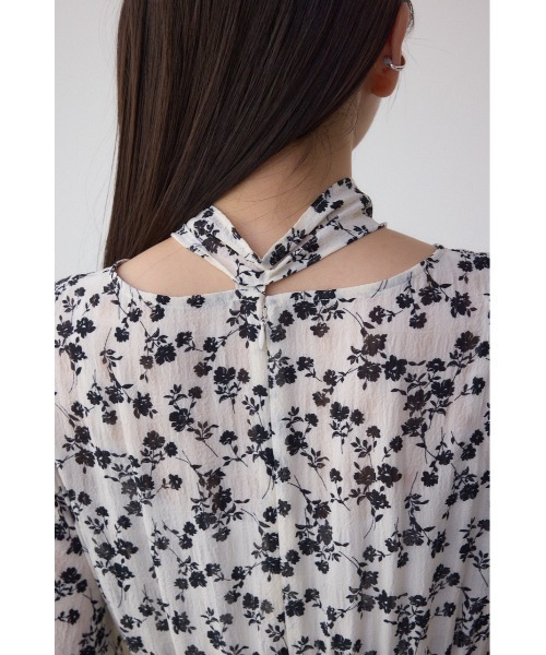 AZUL by moussy(アズールバイマウジー)の「【身長/骨格別着用画像あり】シアーチェックフラワー柄ワンピース 春服 秋服 花柄 総柄 長袖 ロングワンピース リボンタイ(ワンピース・レディース・ブラック系その他/ホワイト系その他・SMALL/MEDIUM)」の12枚目の写真