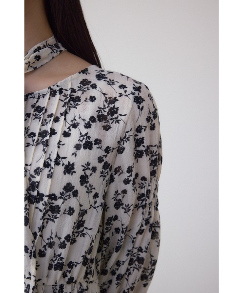 AZUL by moussy(アズールバイマウジー)の「【身長/骨格別着用画像あり】シアーチェックフラワー柄ワンピース 春服 秋服 花柄 総柄 長袖 ロングワンピース リボンタイ(ワンピース・レディース・ブラック系その他/ホワイト系その他・SMALL/MEDIUM)」の13枚目の写真