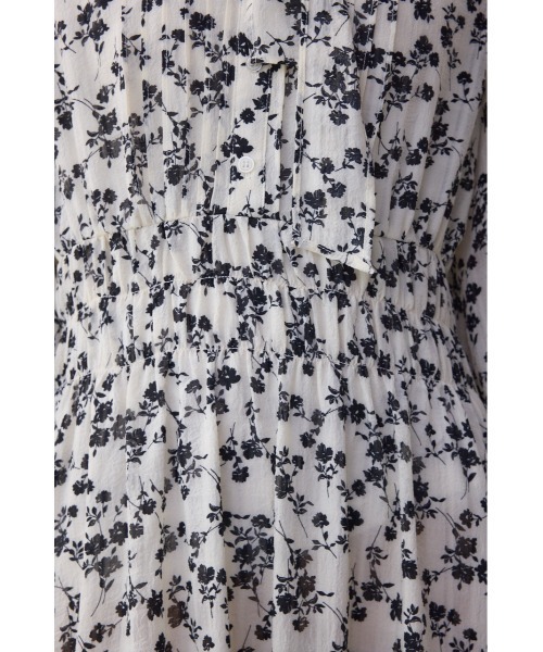 AZUL by moussy(アズールバイマウジー)の「【身長/骨格別着用画像あり】シアーチェックフラワー柄ワンピース 春服 秋服 花柄 総柄 長袖 ロングワンピース リボンタイ(ワンピース・レディース・ブラック系その他/ホワイト系その他・SMALL/MEDIUM)」の16枚目の写真