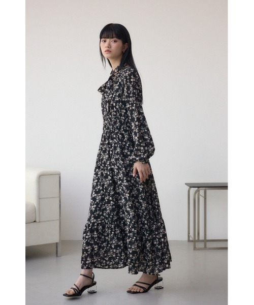 AZUL by moussy(アズールバイマウジー)の「【身長/骨格別着用画像あり】シアーチェックフラワー柄ワンピース 春服 秋服 花柄 総柄 長袖 ロングワンピース リボンタイ(ワンピース・レディース・ブラック系その他/ホワイト系その他・SMALL/MEDIUM)」の18枚目の写真