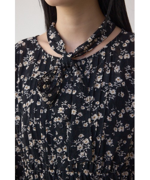 AZUL by moussy(アズールバイマウジー)の「【身長/骨格別着用画像あり】シアーチェックフラワー柄ワンピース 春服 秋服 花柄 総柄 長袖 ロングワンピース リボンタイ(ワンピース・レディース・ブラック系その他/ホワイト系その他・SMALL/MEDIUM)」の22枚目の写真