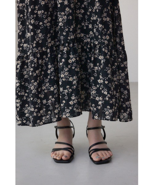AZUL by moussy(アズールバイマウジー)の「【身長/骨格別着用画像あり】シアーチェックフラワー柄ワンピース 春服 秋服 花柄 総柄 長袖 ロングワンピース リボンタイ(ワンピース・レディース・ブラック系その他/ホワイト系その他・SMALL/MEDIUM)」の3枚目の写真