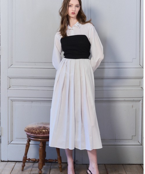 Meline M(メリンエム)の「Bijou Pleated Layered Dress ビジュープリーツレイヤードワンピース(ワンピース・レディース・ホワイト/スカイブルー系・FREE)」の2枚目の写真