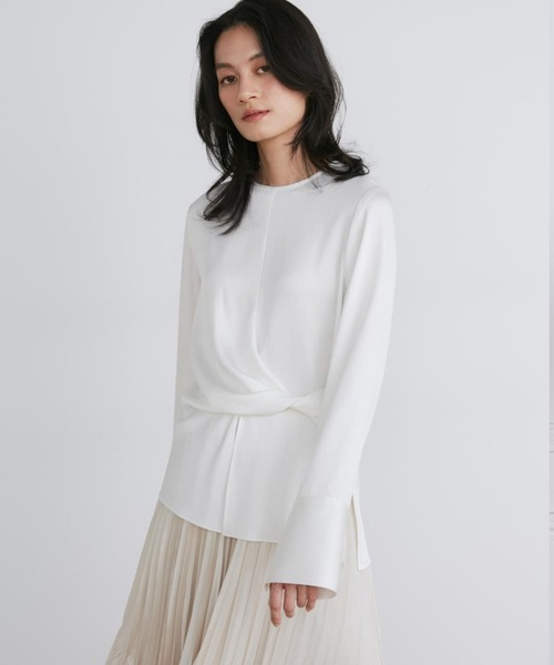 INED（イネド）の「シルキーアシメトリーブラウス《la veille by SUPERIOR CLOSET》（シャツ/ブラウス・レディース・オフホワイト/ブラック・9号/7号/11号）」の2枚目の写真