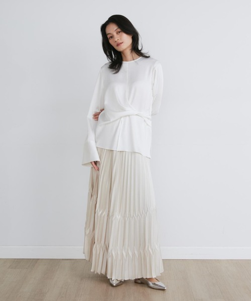 INED（イネド）の「シルキーアシメトリーブラウス《la veille by SUPERIOR CLOSET》（シャツ/ブラウス・レディース・オフホワイト/ブラック・9号/7号/11号）」の10枚目の写真