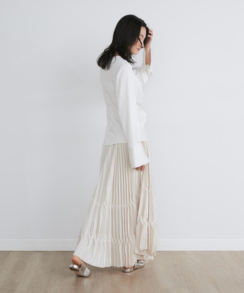 INED（イネド）の「シルキーアシメトリーブラウス《la veille by SUPERIOR CLOSET》（シャツ/ブラウス・レディース・オフホワイト/ブラック・9号/7号/11号）」の8枚目の写真