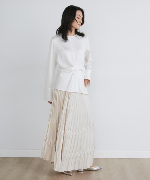 INED（イネド）の「シルキーアシメトリーブラウス《la veille by SUPERIOR CLOSET》（シャツ/ブラウス・レディース・オフホワイト/ブラック・9号/7号/11号）」の7枚目の写真