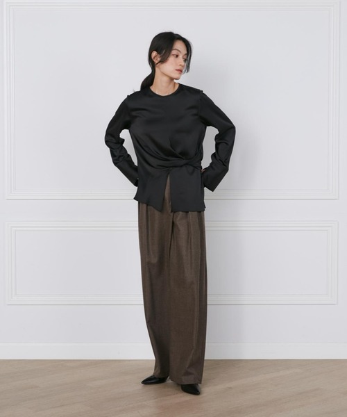 INED（イネド）の「シルキーアシメトリーブラウス《la veille by SUPERIOR CLOSET》（シャツ/ブラウス・レディース・オフホワイト/ブラック・9号/7号/11号）」の5枚目の写真