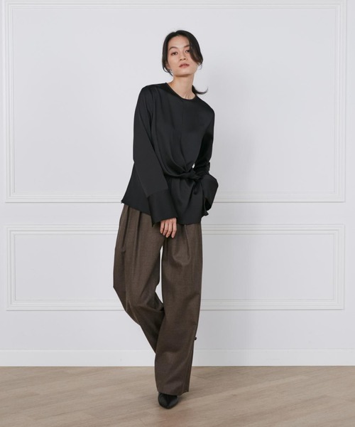 INED（イネド）の「シルキーアシメトリーブラウス《la veille by SUPERIOR CLOSET》（シャツ/ブラウス・レディース・オフホワイト/ブラック・9号/7号/11号）」の4枚目の写真