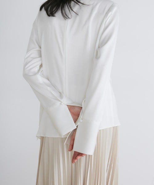 INED（イネド）の「シルキーアシメトリーブラウス《la veille by SUPERIOR CLOSET》（シャツ/ブラウス・レディース・オフホワイト/ブラック・9号/7号/11号）」の14枚目の写真