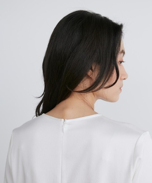 INED（イネド）の「シルキーアシメトリーブラウス《la veille by SUPERIOR CLOSET》（シャツ/ブラウス・レディース・オフホワイト/ブラック・9号/7号/11号）」の13枚目の写真