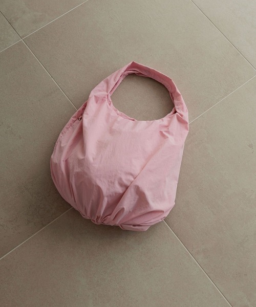 LOWRYS FARM（ローリーズファーム）の「ソフカルギャザーＢＩＧトート　 288137（トートバッグ・レディース・ピンク/アイボリー/ブラック・FREE）」の2枚目の写真