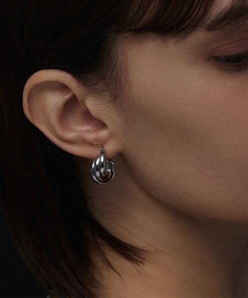 CENE（セネ）の「【CENE】セネ/トリプルウェブフープピアス(small)（ピアス（両耳用）・レディース・シルバー/ゴールド・FREE）」の15枚目の写真