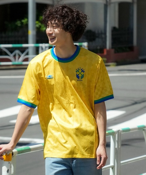 UMBRO(アンブロ)の「【日本未発売 UMBRO/アンブロ】SOCCER JERSEY サッカー グラフィック ジャージ ICONIQ GRAPHIC(その他トップス・メンズ・その他/その他1/その他2/その他3/その他4/その他5・LARGE/X-LARGE/MEDIUM)」の2枚目の写真
