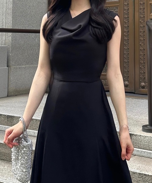junoah(ジュノア)の「【薄くて軽いジョーゼット】ドレープフレアワンピース(ワンピース・レディース・ブラック/チャコール/グレイッシュベージュ/ラベンダー/ネイビー・SMALL/MEDIUM/LARGE/X-LARGE)」の7枚目の写真