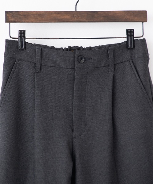 RYU(リュー)の「gabardine tapered slacks(スラックス・メンズ・ダークネイビー/ダークグレー・2/4/3/1)」の11枚目の写真