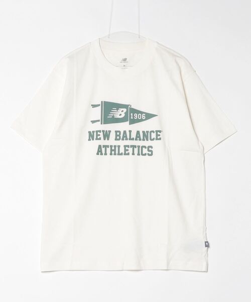 NEW BALANCE(ニューバランス)の「ニューバランス New Balance ペナントショートスリーブTシャツ_Varsity(Tシャツ/カットソー・メンズ・オフホワイト/アーミー/ダークブルー・LL/S/M/L)」の2枚目の写真