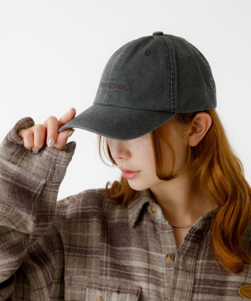 FRUIT OF THE LOOM（フルーツオブザルーム）の「【FRUIT OF THE LOOM/フルーツ・オブ・ザ・ルーム】ロゴキャップ/コットン/ロゴ/ヴィンテージ感/80972500【WEB限定】（キャップ・レディース・ブルー/チャコールグレー/ブラウン/ベージュ/グリーン/ピンク・フリー）」の2枚目の写真