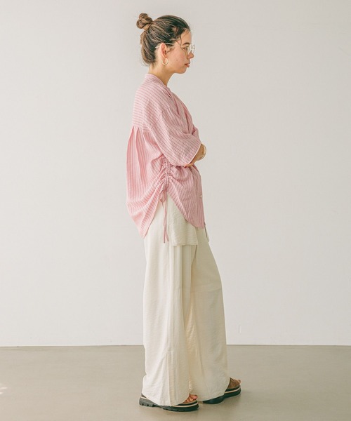 BAYFLOW（ベイフロー）の「[サイドリボンがポイント]シアーシャーリングシャツ（シャツ/ブラウス・レディース・ベージュ/ピンク/オフホワイト/ライトブルー・FREE）」の9枚目の写真