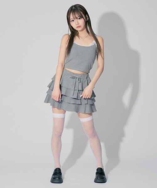 JilLA(ジルア)の「【2点セット】Frilled Cami & Tiered Mini Skirt / フリルキャミソール&ティアードミニスカート セットアップ(キャミソール・レディース・ホワイト/グレー/ブラック・FREE)」の7枚目の写真