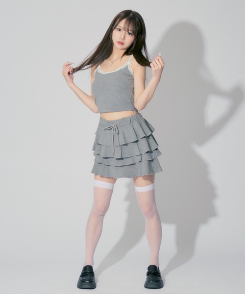 JilLA(ジルア)の「【2点セット】Frilled Cami & Tiered Mini Skirt / フリルキャミソール&ティアードミニスカート セットアップ(キャミソール・レディース・ホワイト/グレー/ブラック・FREE)」の9枚目の写真