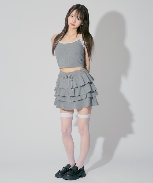 JilLA(ジルア)の「【2点セット】Frilled Cami & Tiered Mini Skirt / フリルキャミソール&ティアードミニスカート セットアップ(キャミソール・レディース・ホワイト/グレー/ブラック・FREE)」の8枚目の写真