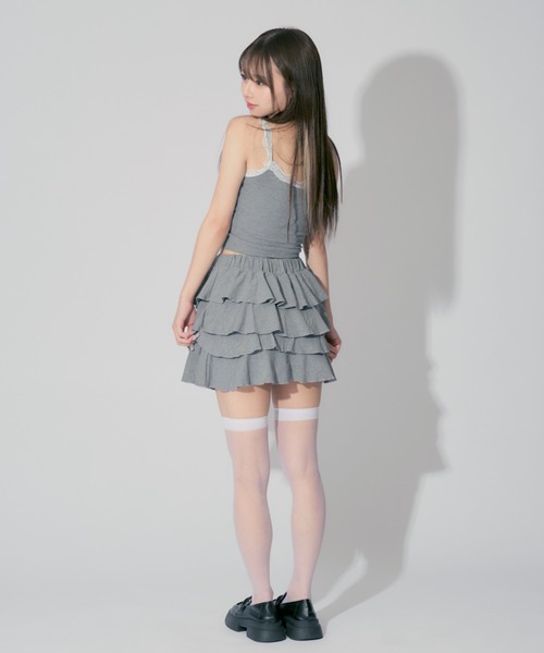 JilLA(ジルア)の「【2点セット】Frilled Cami & Tiered Mini Skirt / フリルキャミソール&ティアードミニスカート セットアップ(キャミソール・レディース・ホワイト/グレー/ブラック・FREE)」の12枚目の写真