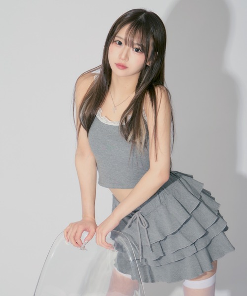 JilLA(ジルア)の「【2点セット】Frilled Cami & Tiered Mini Skirt / フリルキャミソール&ティアードミニスカート セットアップ(キャミソール・レディース・ホワイト/グレー/ブラック・FREE)」の5枚目の写真