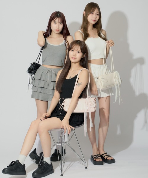 JilLA(ジルア)の「【2点セット】Frilled Cami & Tiered Mini Skirt / フリルキャミソール&ティアードミニスカート セットアップ(キャミソール・レディース・ホワイト/グレー/ブラック・FREE)」の22枚目の写真