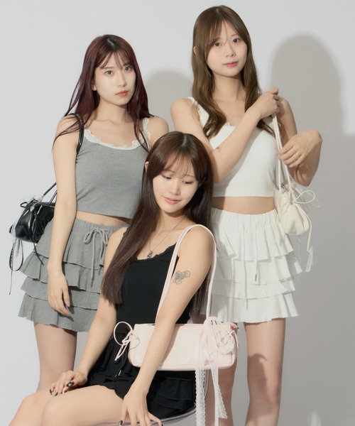 JilLA(ジルア)の「【2点セット】Frilled Cami & Tiered Mini Skirt / フリルキャミソール&ティアードミニスカート セットアップ(キャミソール・レディース・ホワイト/グレー/ブラック・FREE)」の20枚目の写真
