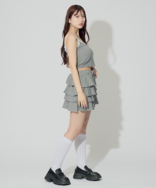 JilLA(ジルア)の「【2点セット】Frilled Cami & Tiered Mini Skirt / フリルキャミソール&ティアードミニスカート セットアップ(キャミソール・レディース・ホワイト/グレー/ブラック・FREE)」の15枚目の写真