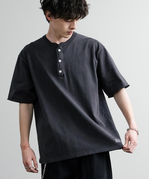 KRIFF MAYER(クリフメイヤー)の「KRIFF MAYER クリフメイヤー ヘビーウエイトピグメント加工トヘンリーネック半袖Tシャツ 2455803(Tシャツ/カットソー・メンズ・チャコールグレー/グレー/レッド/マスタード/オフホワイト/ブルーグリーン/カーキ/ネイビー・M/L/XL)」の2枚目の写真