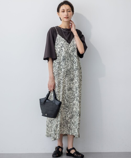 23区(ニジュウサンク)の「【洗える】アンティークフラワープリント キャミソールワンピース(ワンピース・レディース・ブラック系5/ホワイト系5・38)」の3枚目の写真