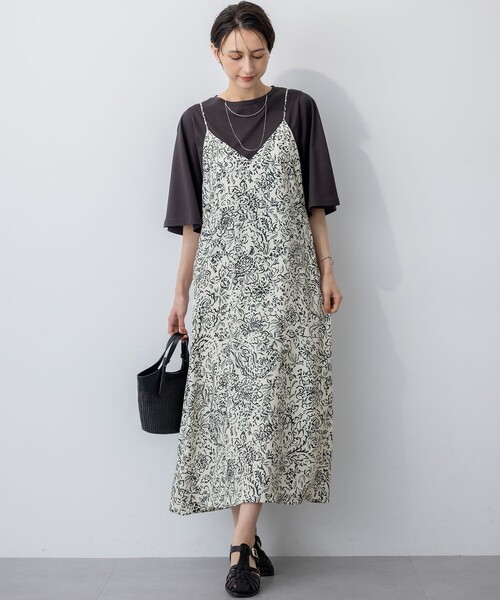 23区(ニジュウサンク)の「【洗える】アンティークフラワープリント キャミソールワンピース(ワンピース・レディース・ブラック系5/ホワイト系5・38)」の4枚目の写真
