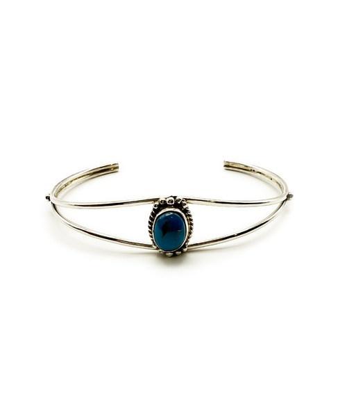Indian Jewelry(インディアンジュエリー)の「THEATER シアター オーバルデザインターコイズシルバーバングル Made in USA(バングル/リストバンド・メンズ・シルバー・FREE)」の2枚目の写真