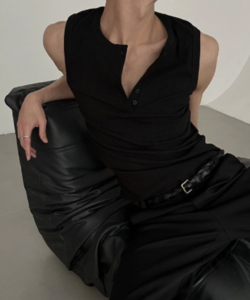 Theater code（シアターコード）の「Triple-button tank top / 3連ボタン タンクトップ 2026年春夏（タンクトップ・メンズ・ブラック/ホワイト/ダークグレー・M/L/XL）」の3枚目の写真