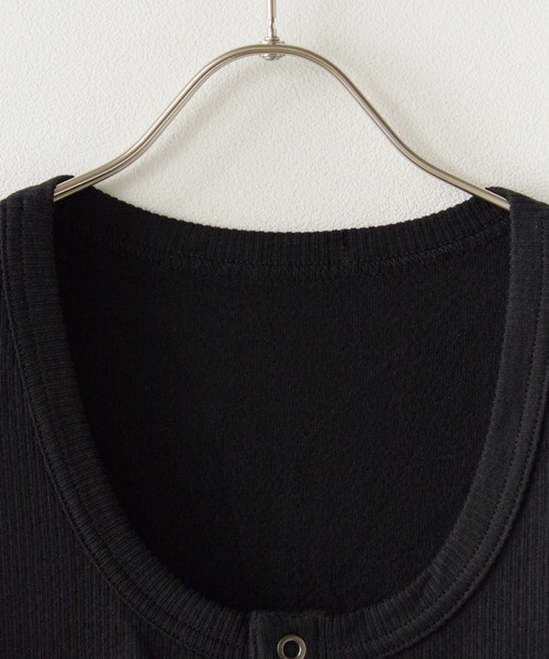 Theater code（シアターコード）の「Triple-button tank top / 3連ボタン タンクトップ 2026年春夏（タンクトップ・メンズ・ブラック/ホワイト/ダークグレー・M/L/XL）」の4枚目の写真