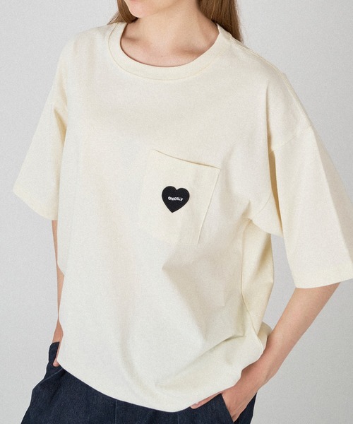 ONCILY(オンシェリー)の「HEART LOGO EMBLEM DRAW CODE T-SHIRT / ハートロゴワッペン刺繍ドローコードTシャツ(Tシャツ/カットソー・メンズ・オフホワイト/ホワイト系その他/アイボリー・LARGE/MEDIUM/SMALL)」の21枚目の写真