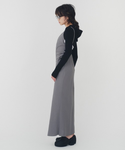 THINGS THAT MATTER（シングス ザット マター）の「OPEN BACK CAMISOLE DRESS / オープンバックキャミソールドレス（ジャンパースカート・レディース・グレー/ブラック・FREE）」の4枚目の写真